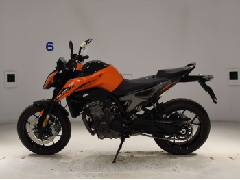     KTM 790 Duke 2023  1