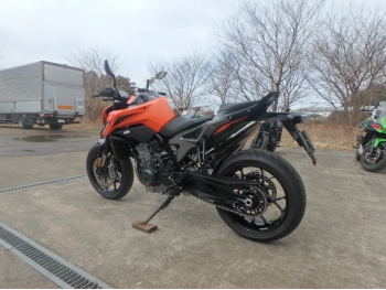     KTM 790 Duke 2023  11