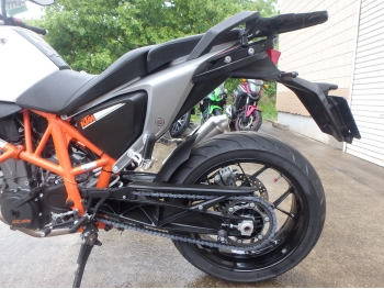     KTM 690 Duke 2014  17