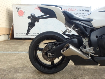     Honda CBR1000RR-2 2008  17