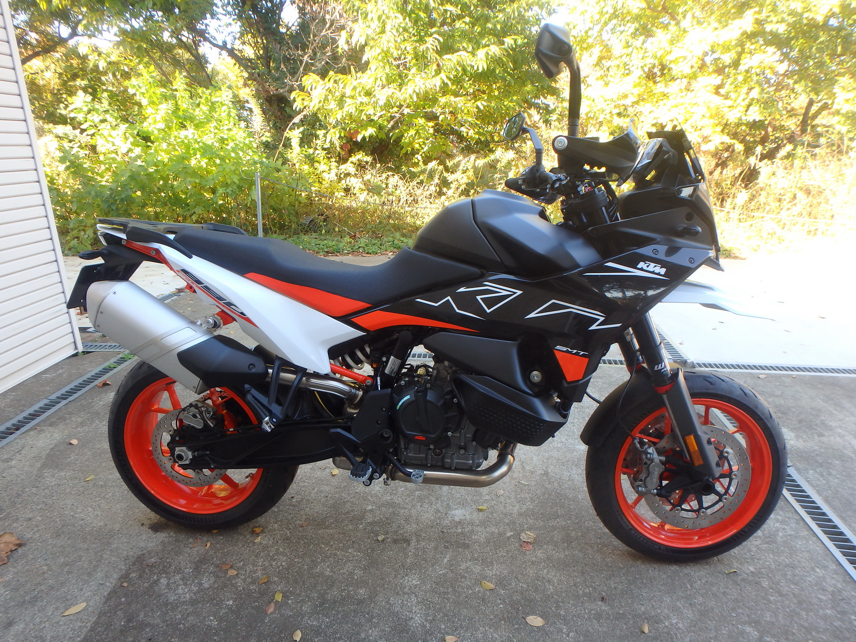 Buy bike KTM 890 SMT 2024 ôîòî 3