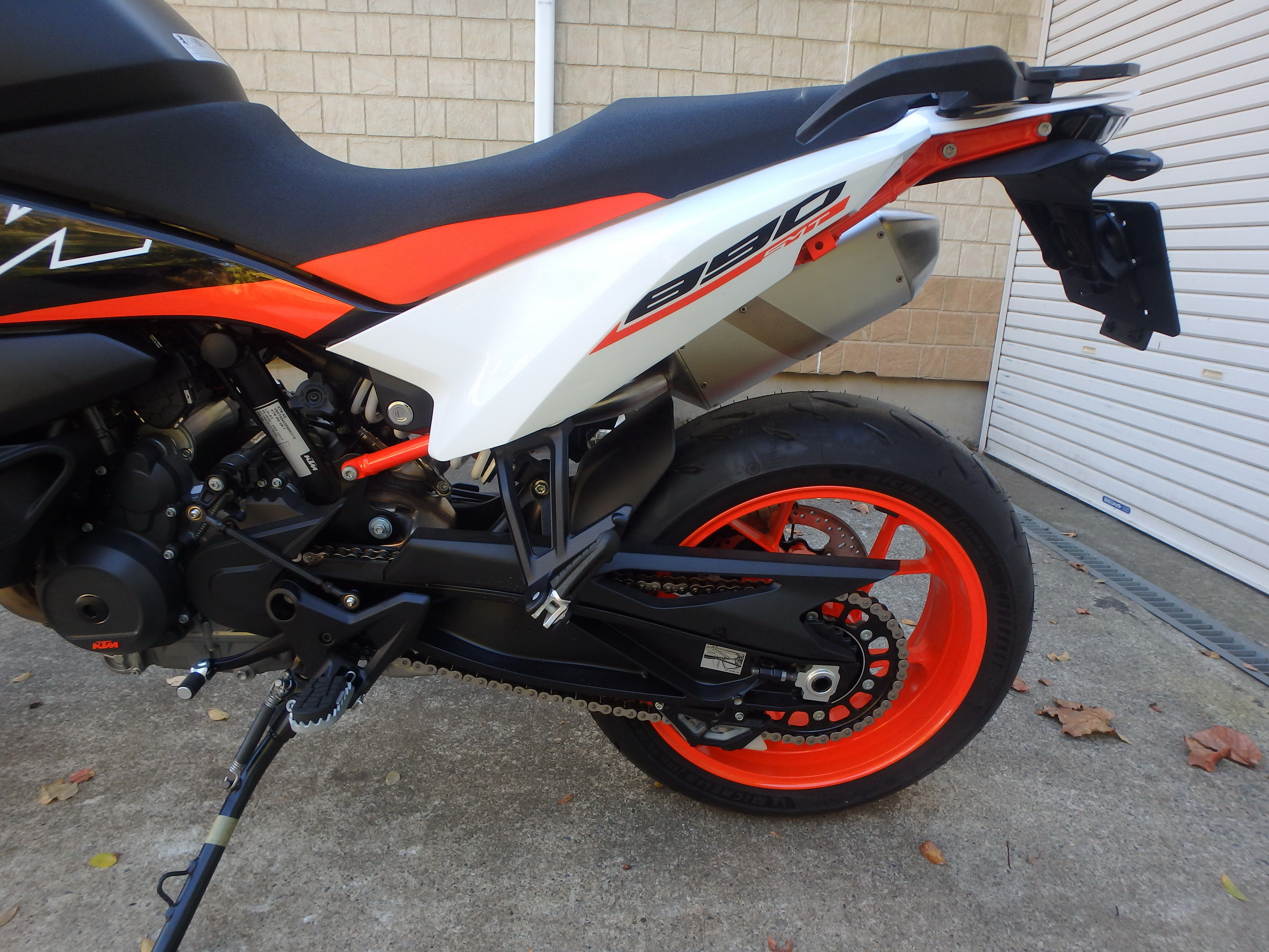 Buy bike KTM 890 SMT 2024 ôîòî 11