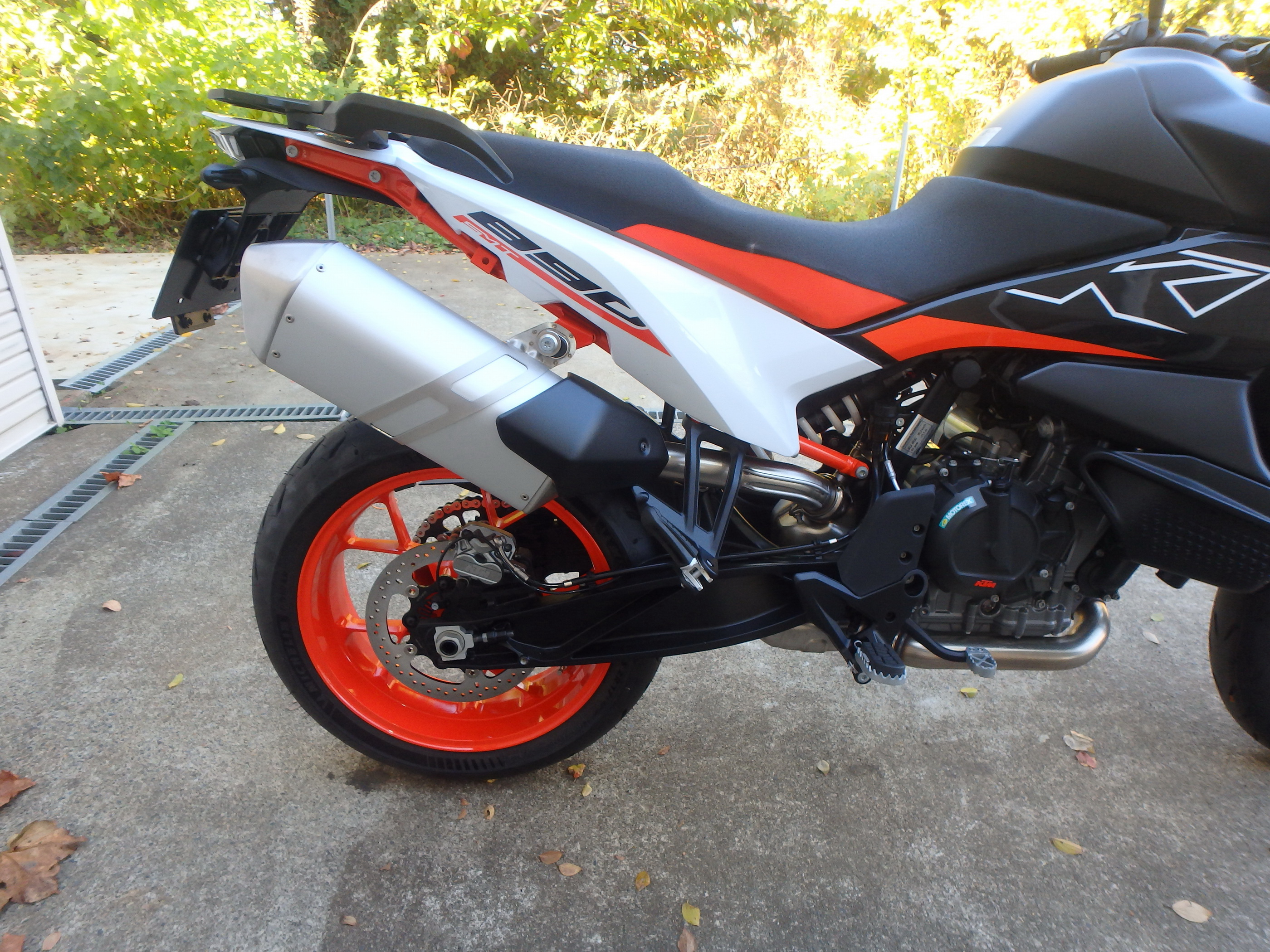 Buy bike KTM 890 SMT 2024 ôîòî 12