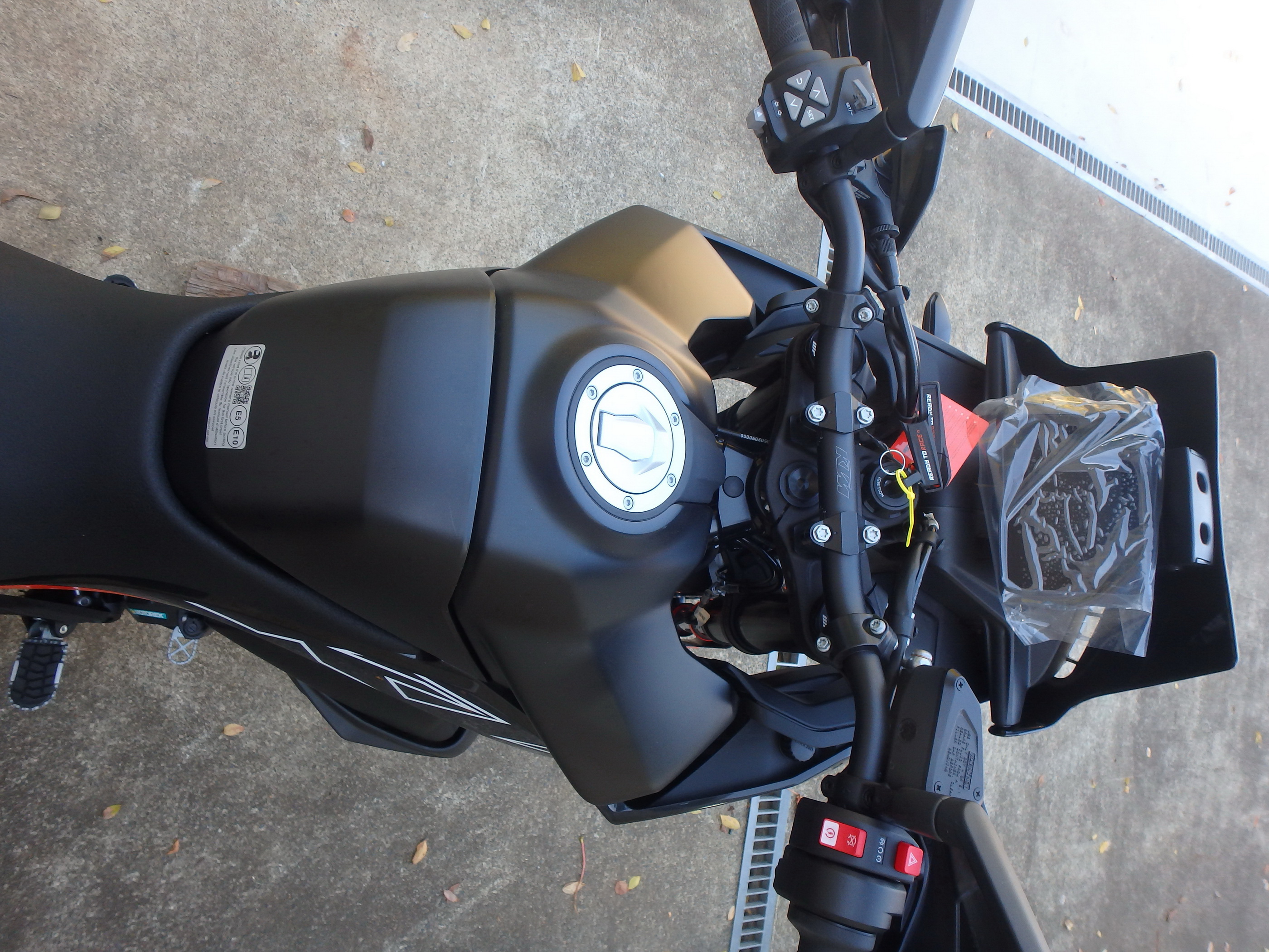 Buy bike KTM 890 SMT 2024 ôîòî 17