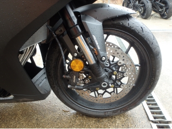 �������� �� ������ �������� Honda CBR650R E-Clutch 2025 ���� 14