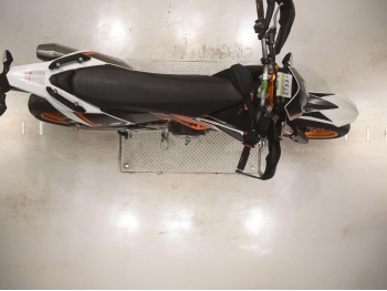 Çàêàçàòü èç ßïîíèè ìîòîöèêë KTM 690 SMC R 2017 ôîòî 3