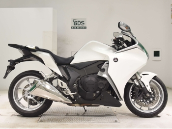 Çàêàçàòü èç ßïîíèè ìîòîöèêë Honda VFR1200F 2013 ôîòî 2